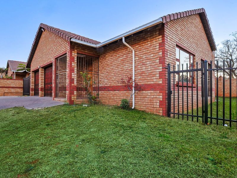 Spacious 3-Bedroom Home for Sale in Secure Meerlust Villas - Photo 1