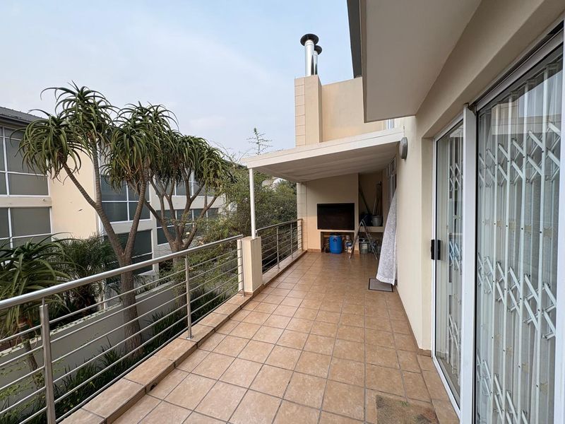 Charming 3-Bedroom Apartment at The Plum, Hyde Park - Photo 4