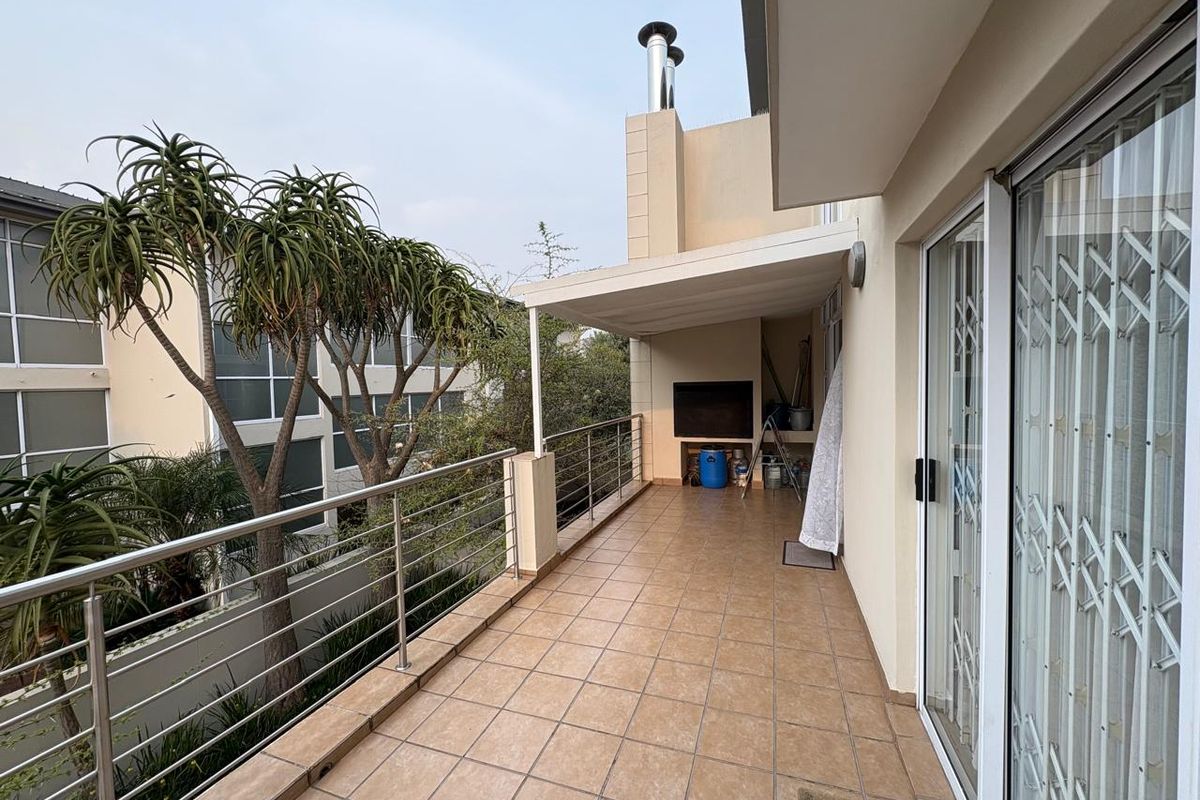 Charming 3-Bedroom Apartment at The Plum, Hyde Park - Photo 4