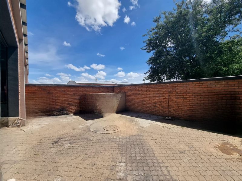 WAREHOUSE SPACE TO LET | SOUTHERN INDUSTRIAL – 115 SQM (INSIDE) + 37 SQM (OUTSIDE) - Photo 7