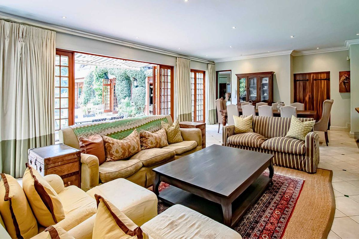 Stately Family Residence in Prime Melrose. - Photo 5