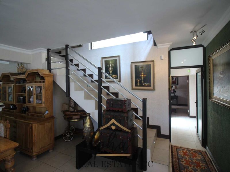 4 Bedroom house with 2 bedroom Flat for Sale - Swakopmund (Ext 9) - Photo 9