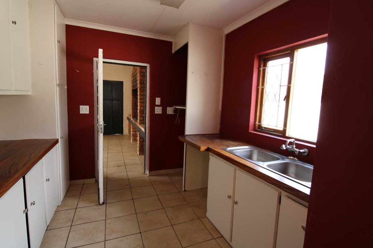 Spacious Open Living Family Home Close to High School - Photo 5