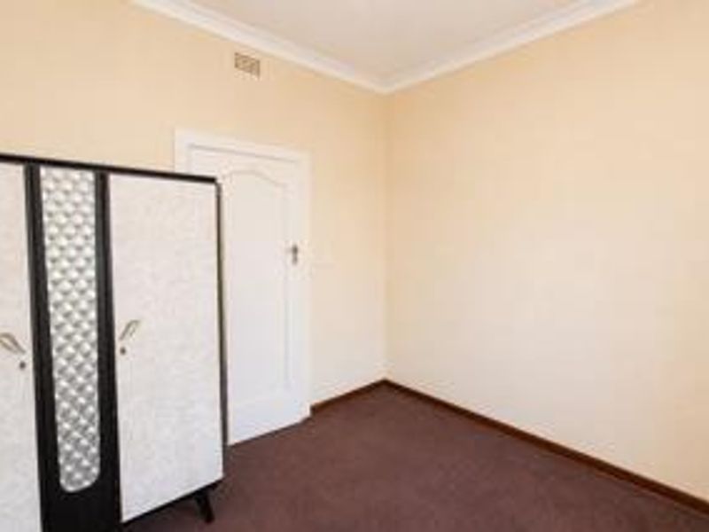 Family Home with Income-Generating Potential in Primrose Hill - Photo 8