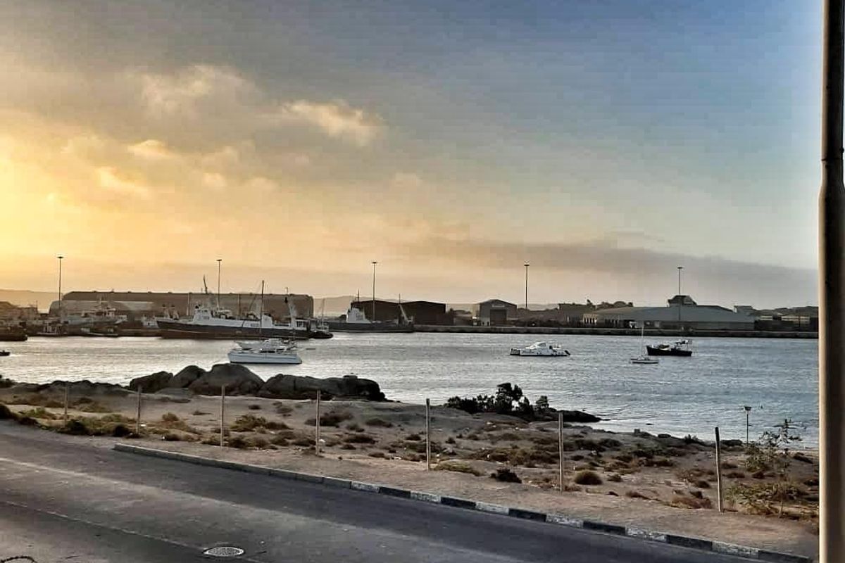 GORGEOUS SEE FRONT HOUSE WITH FLATLETS FOR SALE IN LUDERITZ - Photo 2