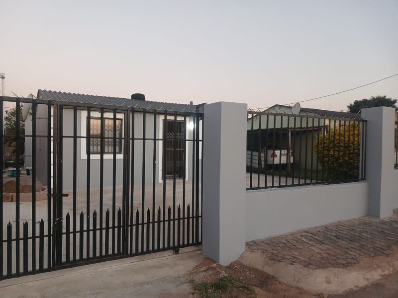 🏡 Newly Renovated 2-Bedroom House to Rent in Imbali Section 1 | Affordable Family Living from R4,500 per Month - Photo 1