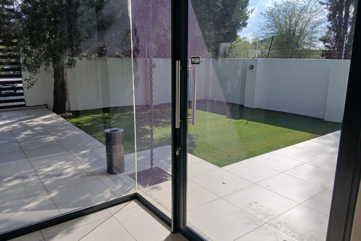 Premium Corporate Headquarters To Let | Klein Windhoek - Photo 3