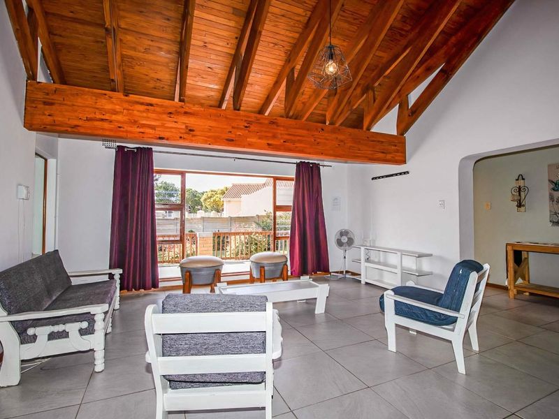 Charming Family Home in the Heart of Hartenbos - Photo 10