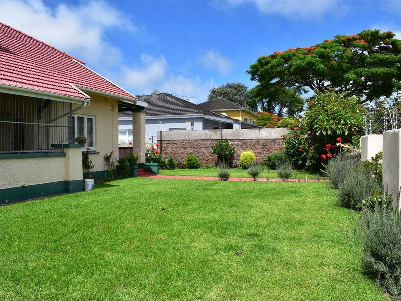 Sought after address! - Photo 3