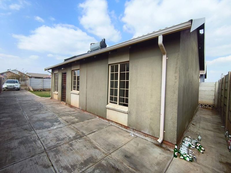 3 Bedroom House for Sale in Sky City, Alberton - Photo 4