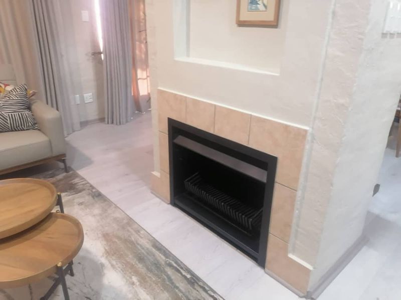 Newly renovated townhouse with stylish modern furnishings - Photo 7