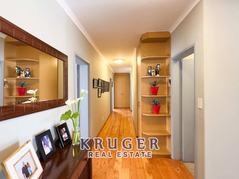 🌿 3-bedroom Family Home with flat for Sale in Ocean View! - Photo 10