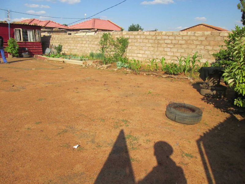 A VERY BIG STAND FOR SALE IN SOSHANGUVE BLOCK X  BARGAIN - Photo 3