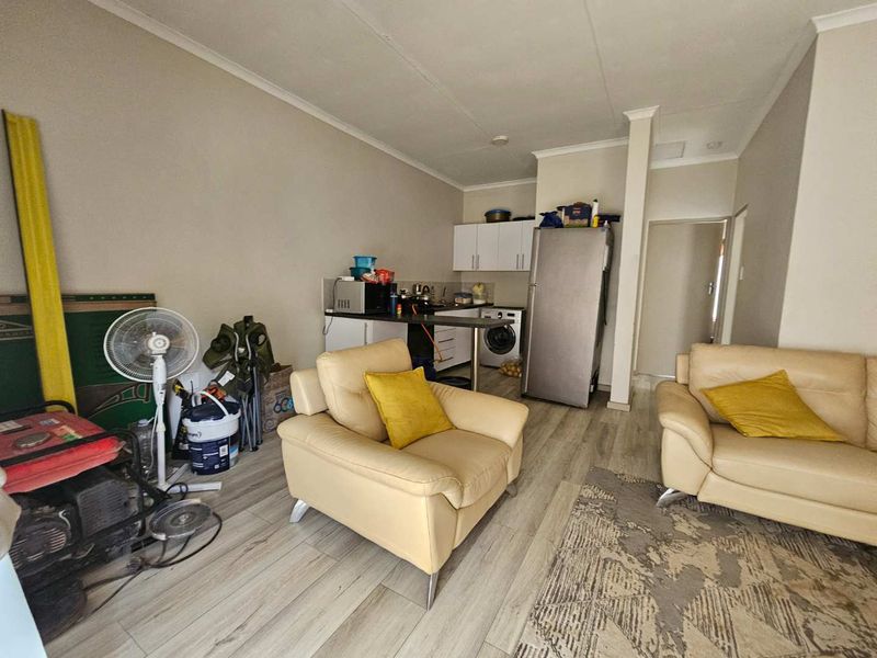 2 bedroomed town house in eldorette - Photo 3