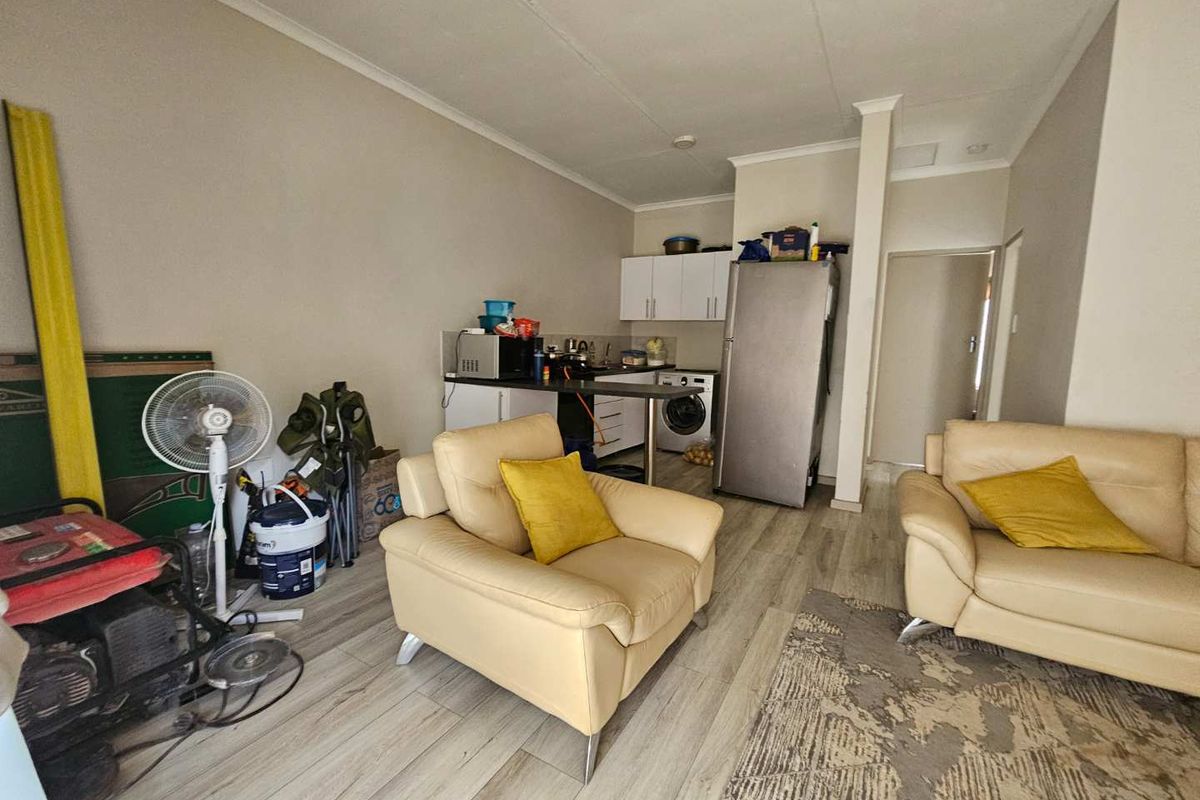 2 bedroomed town house in eldorette - Photo 3