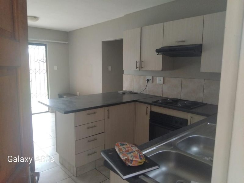 Lovely ground floor unit up for grabs. - Photo 6