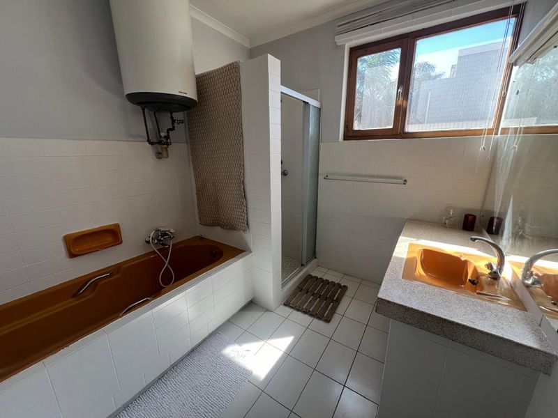 FOR SALE - EXCEPTIONAL 4 BEDROOM PENTHOUSE IN CENTRAL SWAKOPMUND, NAMIBIA - Photo 10