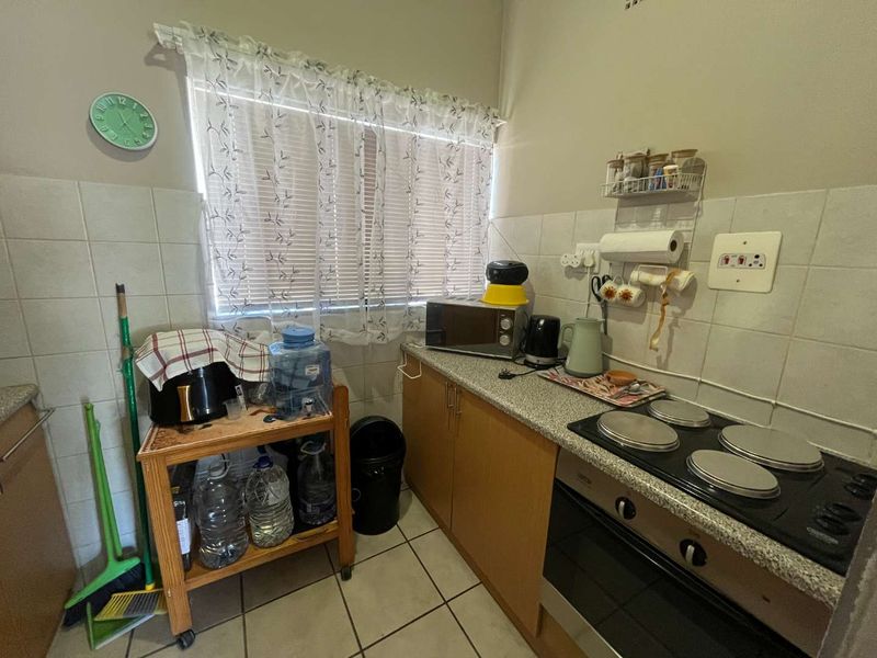 One-Bedroom Flat for Sale in Keidebees - Photo 7