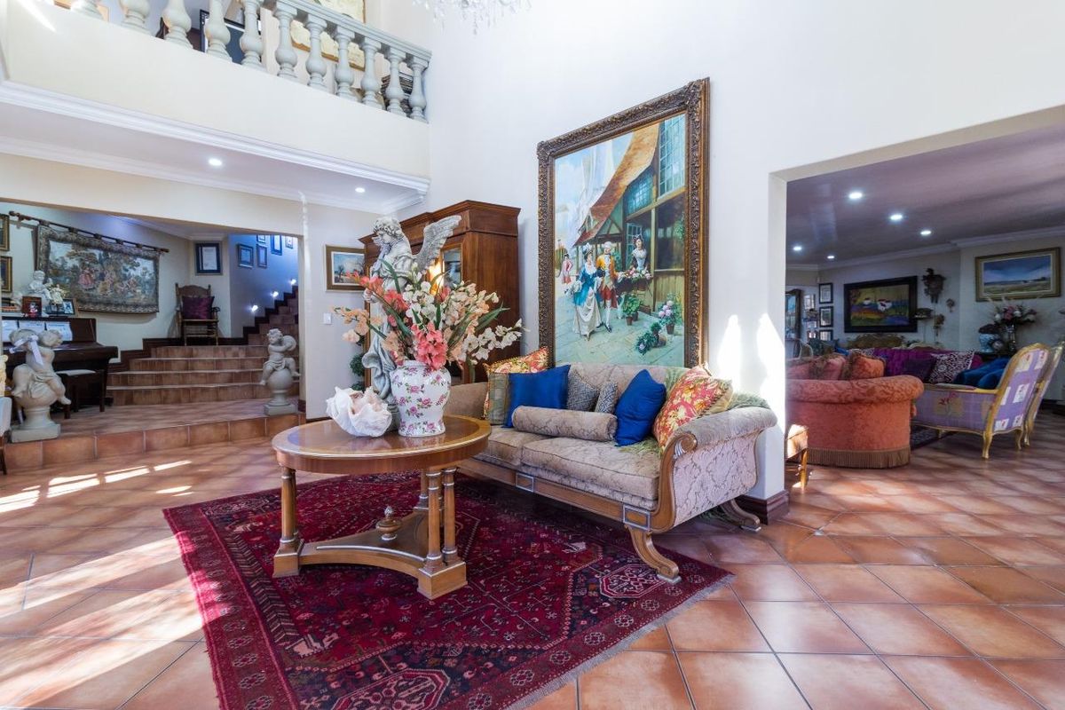 Alberante Security Estate Mansion! - Photo 4