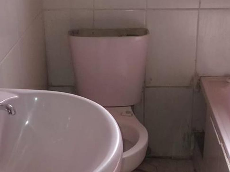 Charming Three-Bedroom Home for Sale in Site C, Khayelitsha - Photo 9