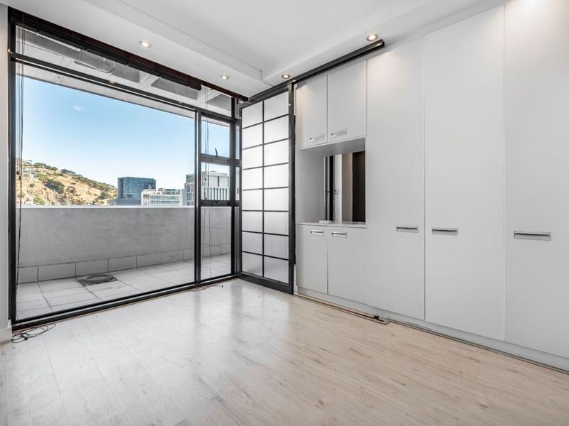 CBD one bedroomed apartment with parking - Photo 5