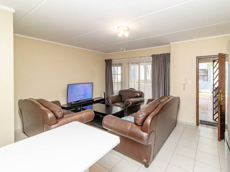 Smart Investment: Neat 1-Bedroom Apartment! - Photo 7