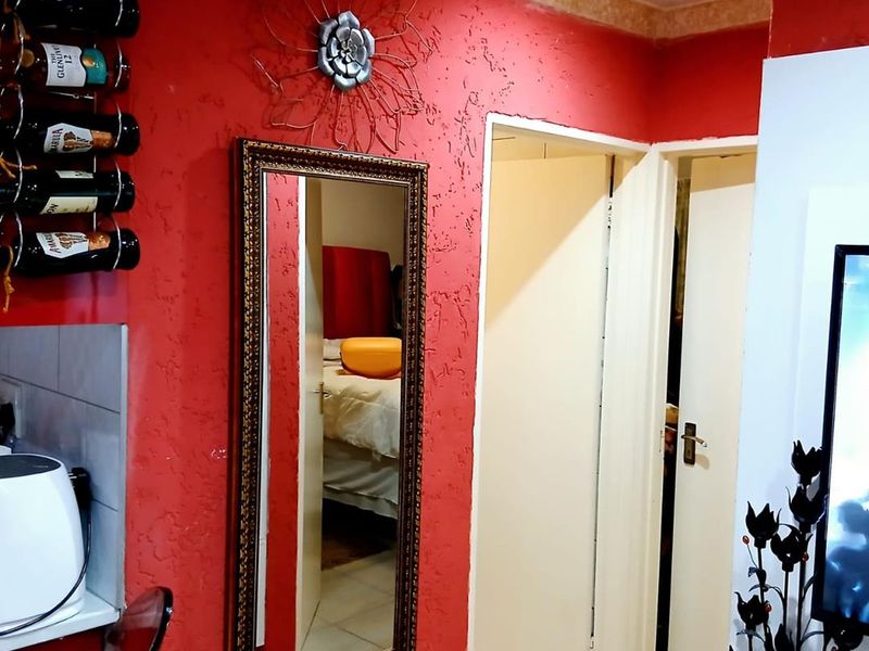 Clayville -R850 000 Neat Family Home - Photo 10