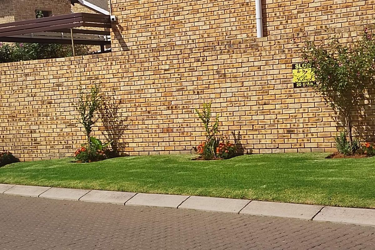 A Bedroom Apartment in Brentwood Manor For Sale - Photo 4