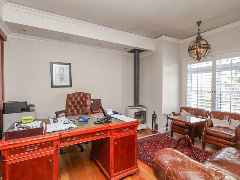 Extraordinary Estate Residence Offering Exceptional Space, Luxury and Versatility - Photo 6