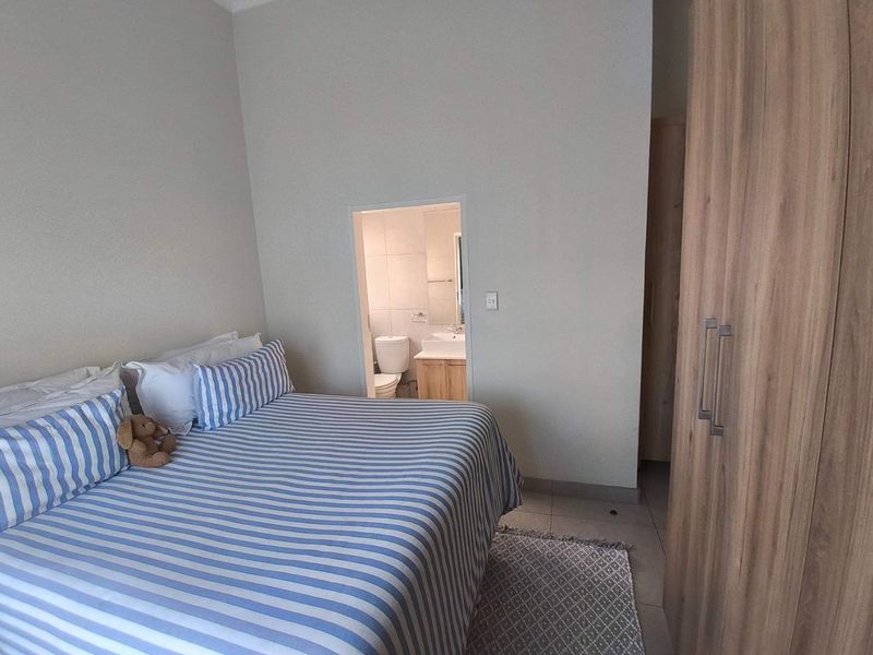 Immaculate 2 Bed 2 bath Apartment  in Founders Hill - Photo 10