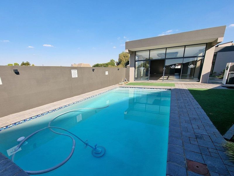 Luxury lifestyle in the Modern Upmarket Isabel Estate ! - Photo 6