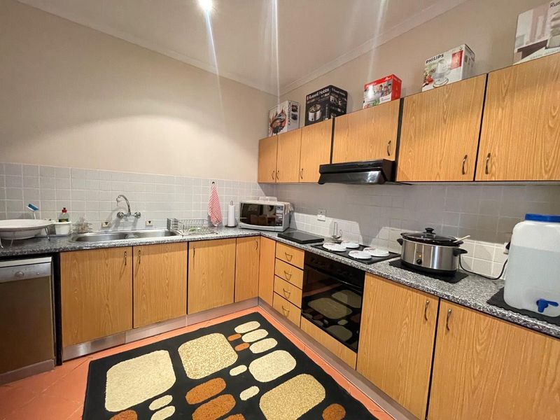 3 Bedroom ALL ONE ONE LEVEL townhouse for sale - Photo 2