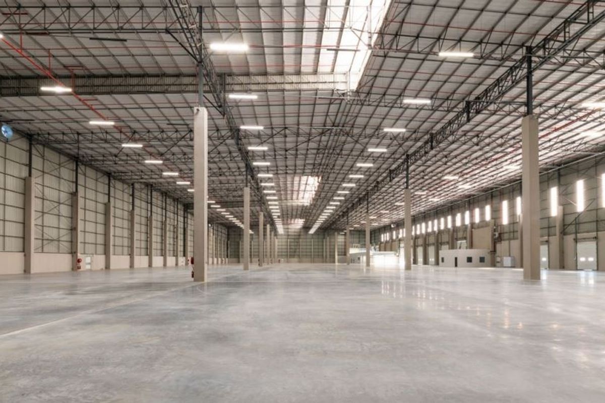 12220m2 Chloorkop warehouse to let - Photo 4