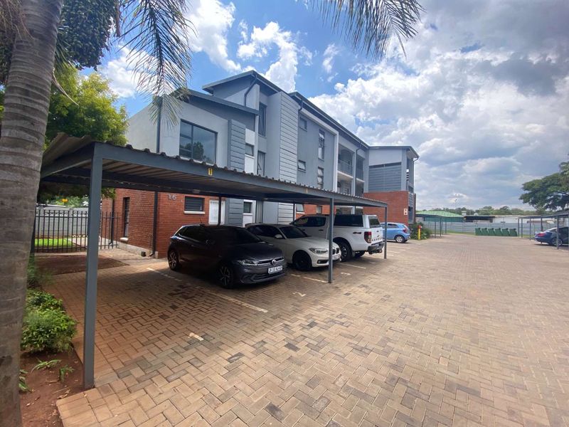 Modern 2 Bed apartment in Lyttelton Manor. No Transfer duty.  No Loadshedding - Photo 1