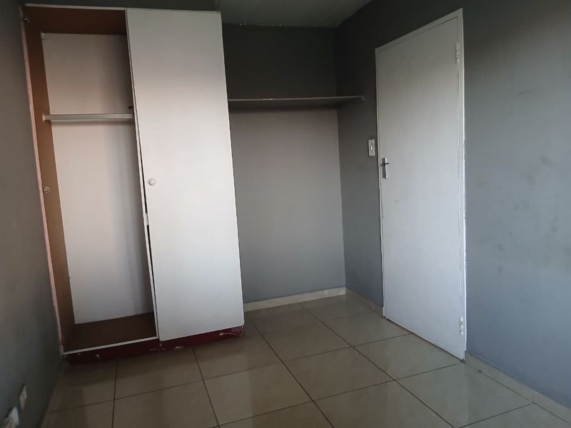 GROUND FLOOR UNIT... LOCK AND GO!!!! - Photo 5