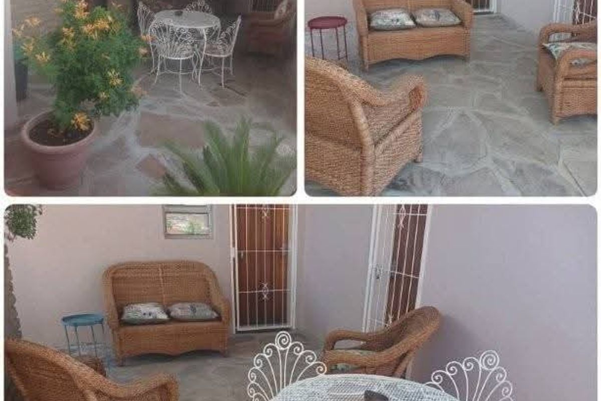 Nestled on a scenic hilltop with sweeping views over Keetmanshoop, this well-loved and beautifully maintained guesthouse offers comfort, charm and exceptional p - Photo 4
