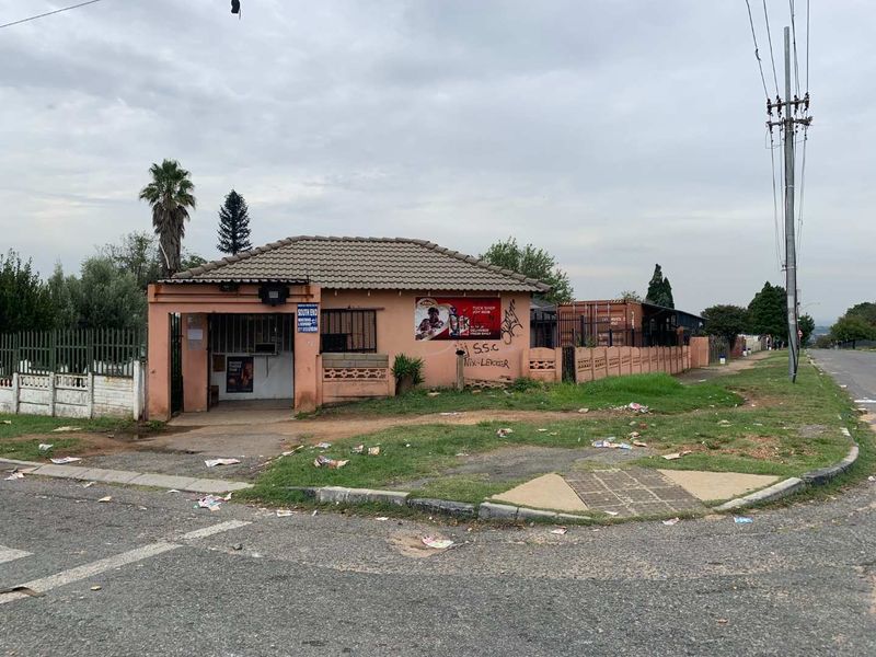 Rental investment property for sale in South Hills Johannesburg - Photo 2