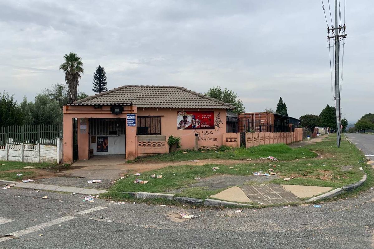 Rental investment property for sale in South Hills Johannesburg - Photo 2