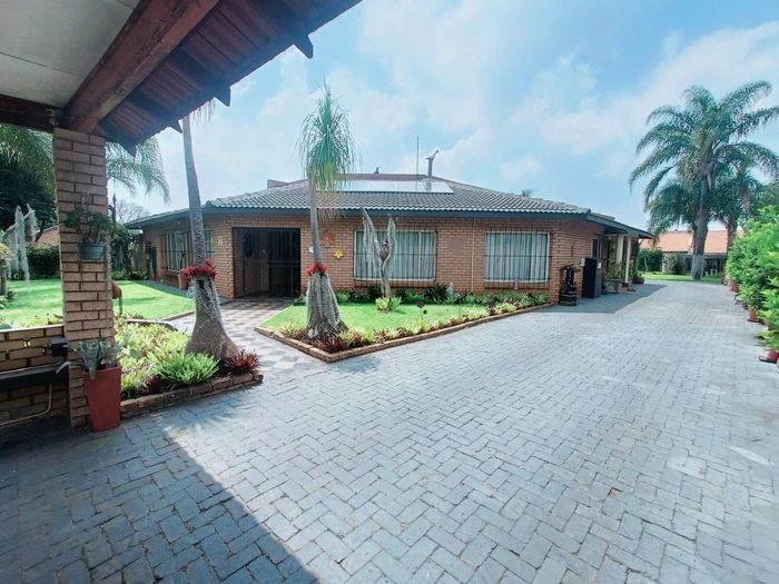 Property #2460791, House Pending Sale in Zwartkop