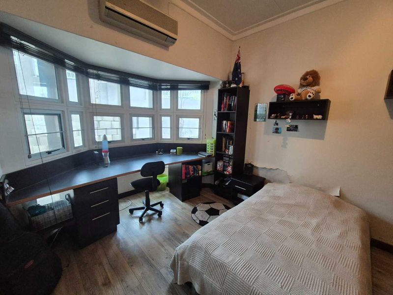 Luxury Hill 3 bedroom house with a view - Photo 9