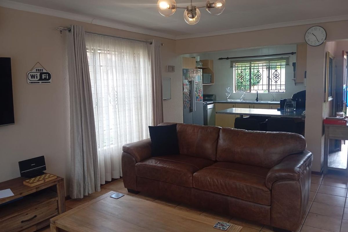 Two bedroom Townhouse in Kibler Park - Photo 5