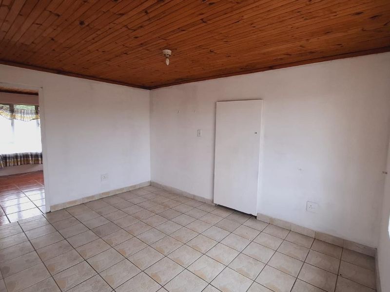 Cozy 3-Bed Home in Shallcross with Flatlet - Your Perfect Suburban Retreat! - Photo 7