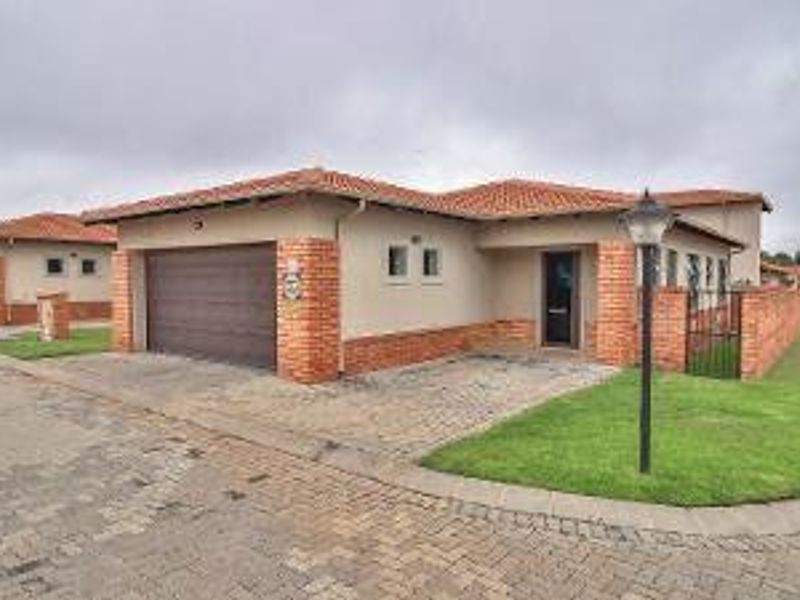 3 Bed House for Sale - Photo 2
