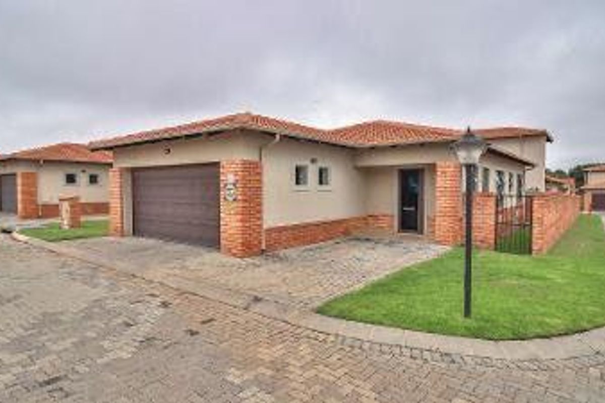 3 Bed House for Sale - Photo 2
