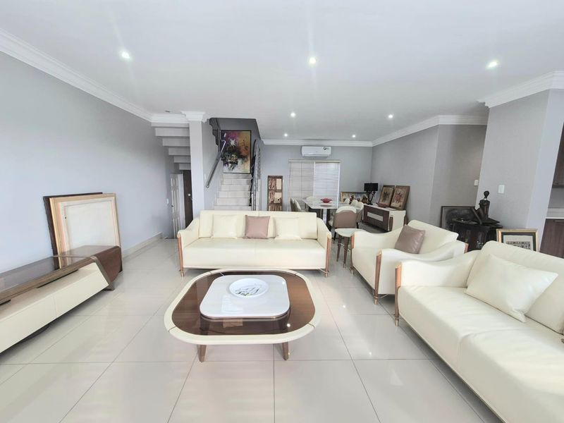 Modern, Elegant, Private Corner Unit Overlooking Nature - Photo 3