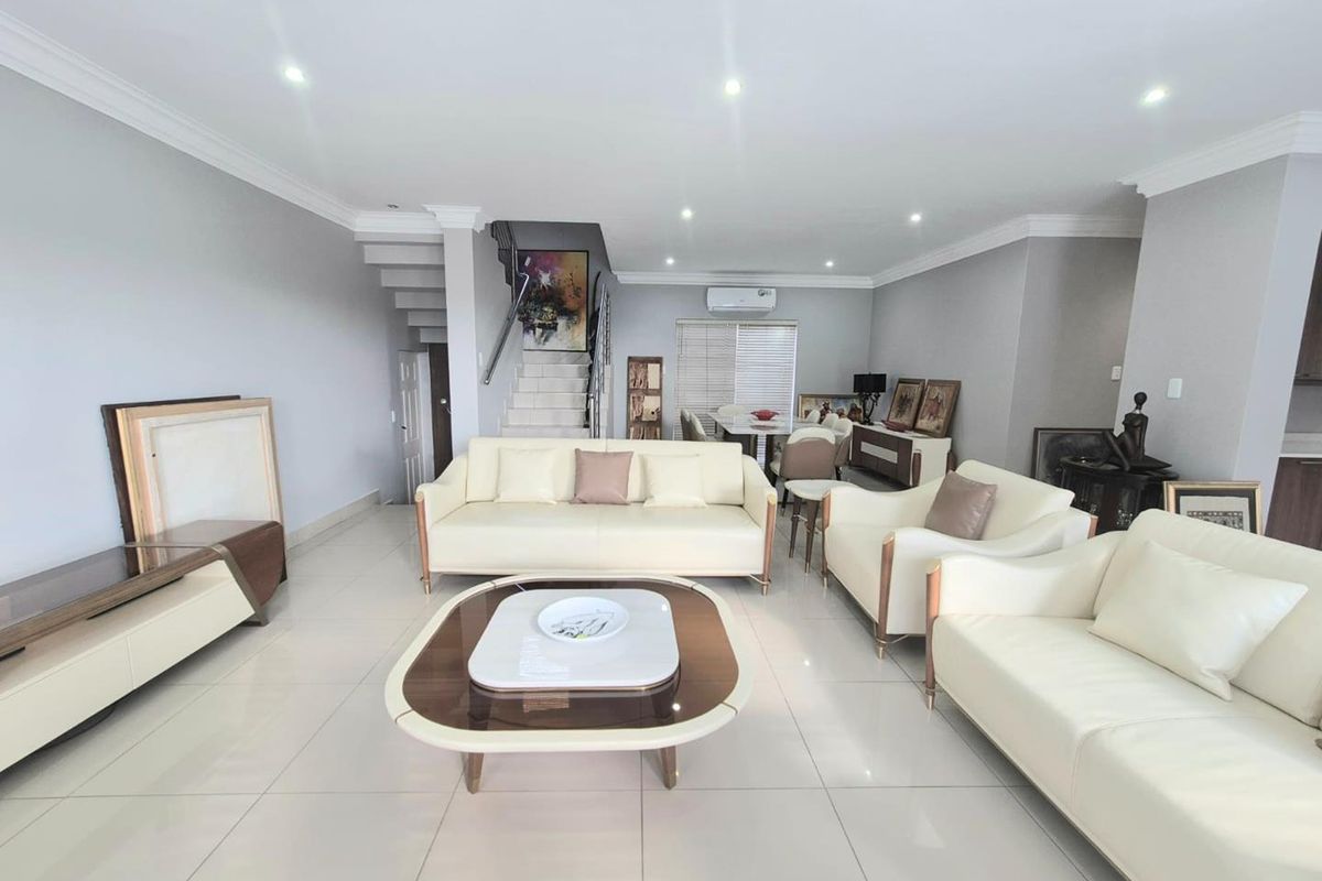 Modern, Elegant, Private Corner Unit Overlooking Nature - Photo 3