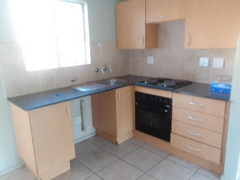 Apartment Flat for Rent in Park Square Klippoortjie Boksburg - Photo 5