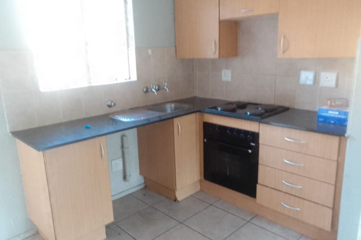 Apartment Flat for Rent in Park Square Klippoortjie Boksburg - Photo 5