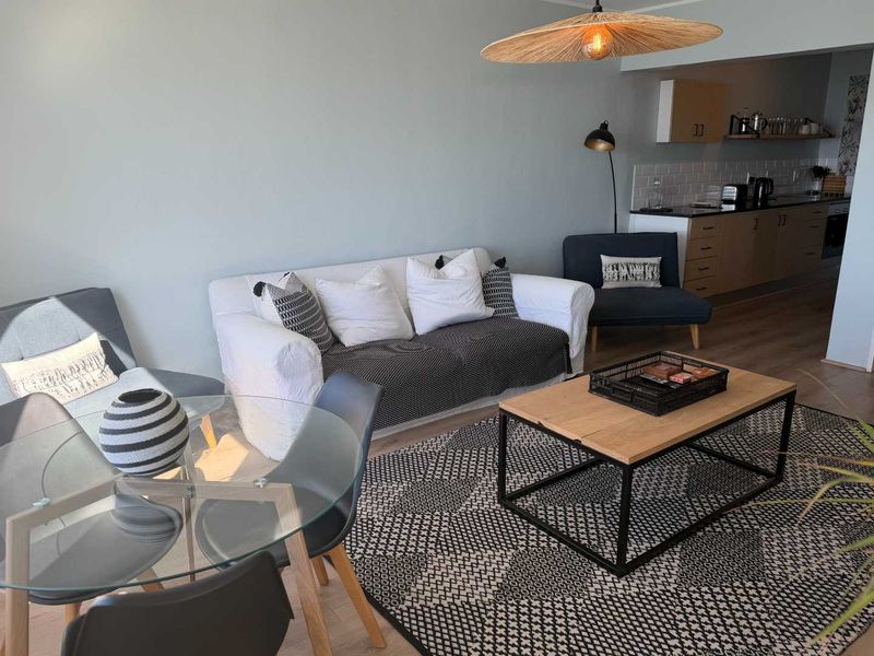Charming fully furnished secure 2-bedroom apartment in Simons Town - Photo 2