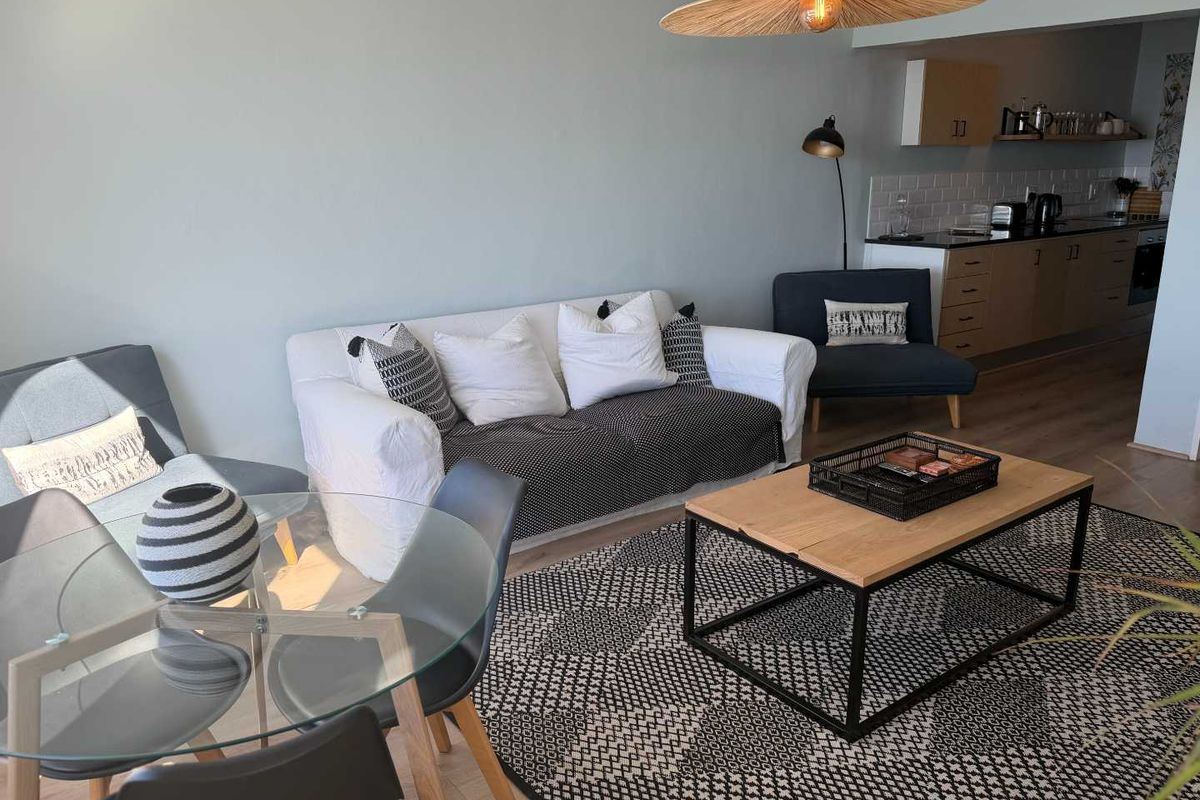 Charming fully furnished secure 2-bedroom apartment in Simons Town - Photo 2